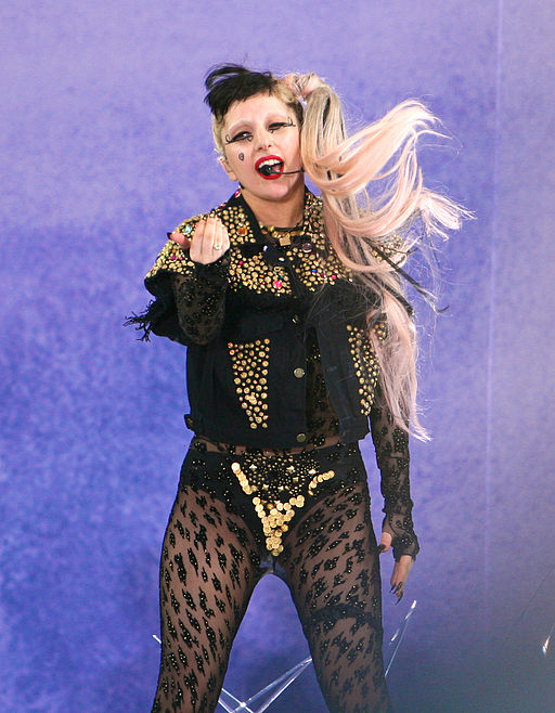 Lady_Gaga_The_Edge_of_Glory_GMA2
